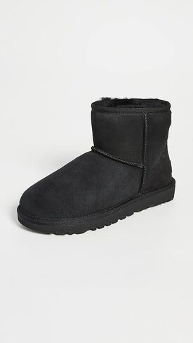 حذاء UGG نسائي كلاسيكي Mini II، أسود، 5 متوسط ​​أمريكي in Saudi Arabia