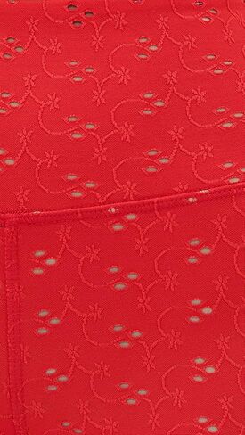 تبختر هذه السراويل القصيرة ذات العيينة النسائية in Kuwait