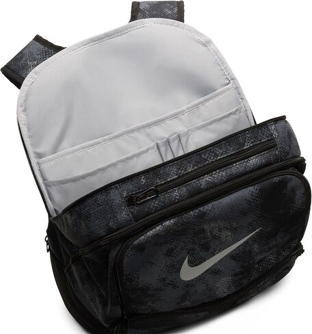 حقيبة ظهر Nike Brasilia للبالغين من الجنسين (كبير جدًا، 30 لتر) (رمادي حديدي/أسود/رمادي دخاني فاتح) in Saudi Arabia