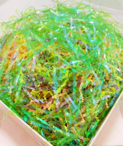 الورق المعدني المقطوع بالتجعيد ، مجعد القزحيات قطع العشب COSTETI CUSHION PAPER ، حشو سلة هدايا لعيد الفصح عيد ميلاد ، أكياس هدايا الصناديق ديكورس. in Saudi Arabia