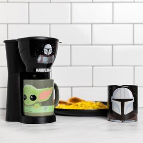 Uncanny Brands Star Wars The Mandalorian & Baby Yoda Single Cup Coffee Maker Gift Set with 2 Mugs - Cup of Java with Mando & Baby Yoda