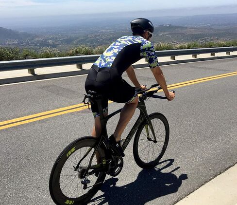 خوذة الترياتلون SLS3 - خوذة دراجة هوائية مع قناع درع قابل للإزالة للتجربة الزمنية TT - خوذة هوائية خفيفة الوزن خوذات ركوب الدراجات على الطرق الترياتلون للرجال/النساء - مقاس واحد 21-23 بوصة in Kuwait