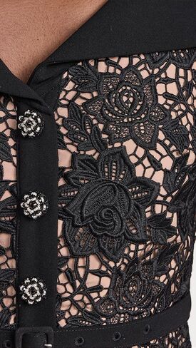 فستان قصير برقبة مفتوحة من الدانتيل الأسود للسيدات من Self Portrait in Kuwait