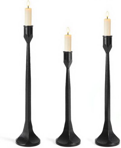 مجموعة حوامل شموع مستدقة ذهبية عتيقة مكونة من 3 قطع من الحديد الزهر والنحاس العتيق حامل شمعدان مزخرف لحفلات الزفاف وطاولة الطعام وديكور المنزل الريفي in Kuwait