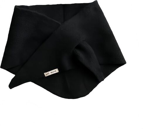Women'S Elegant Solid Color Triangle Scarf - Handmade Warm Winter Accessory for Neck in Saudi Arabia