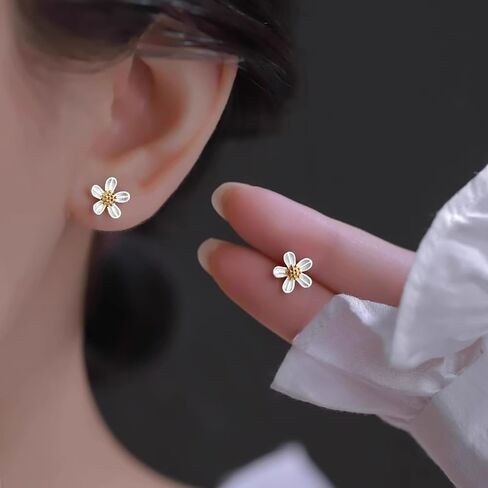 Reffeer Solid 925 Sterling Silver Daisy Stud Earrings for Women Girls Small Flower Stud Earrings in Saudi Arabia