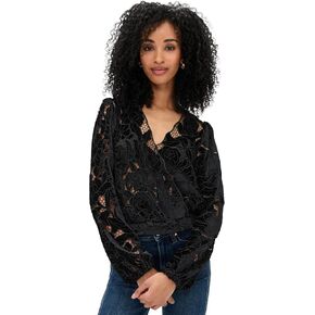 بلوزة Loralie المخملية الملفوفة للسيدات من Generation Love in Kuwait