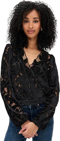 بلوزة Loralie المخملية الملفوفة للسيدات من Generation Love in Kuwait