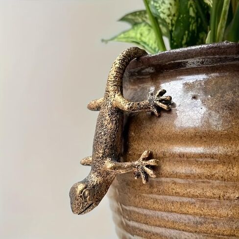 Charming Bronze Gecko Wall Hanging - Cartoon-Style Resin Animal Statue, Outdoor Garden and Patio Decor, Perfect for Halloween and Christmas Home Accents in Saudi Arabia