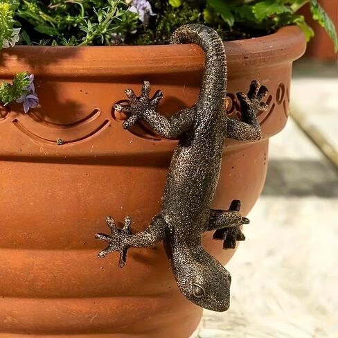 Charming Bronze Gecko Wall Hanging - Cartoon-Style Resin Animal Statue, Outdoor Garden and Patio Decor, Perfect for Halloween and Christmas Home Accents in Saudi Arabia