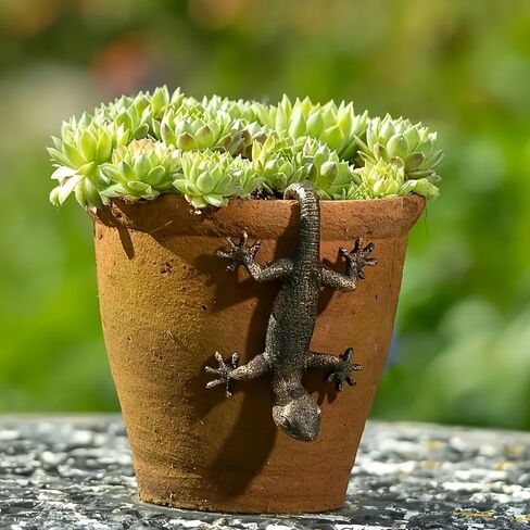 Charming Bronze Gecko Wall Hanging - Cartoon-Style Resin Animal Statue, Outdoor Garden and Patio Decor, Perfect for Halloween and Christmas Home Accents in Saudi Arabia