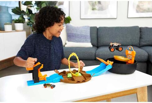 العجلات الساخنة Toy Monster Trucks ، تتحول العلبة على شكل إطارات إلى دورة سباق ، 3 شاحنات و 4 سيارات في مقياس 1:64 ، Stunt Tyre (Amazon Exclusive) in Saudi Arabia
