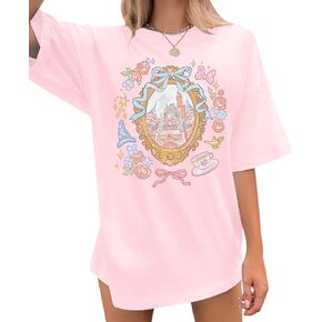 قميص قلعة المملكة السحرية للنساء تي شيرت الأميرة كبير الحجم تي شيرت Coquette Bow Castle Graphic Top in Kuwait