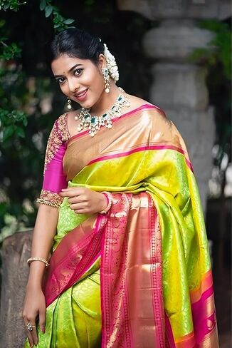 ساري نسائي من مزيج الحرير Kanjivaram Banarasi مع قطعة بلوزة غير مخيطة | الساري الهندي التقليدي للملابس الاحتفالية in Kuwait