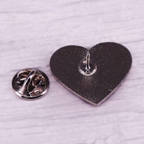 دبوس علم LGBTQ Gay Pride المينا ملون على شكل قلب الحب على حقائب الملابس والقبعات in Kuwait