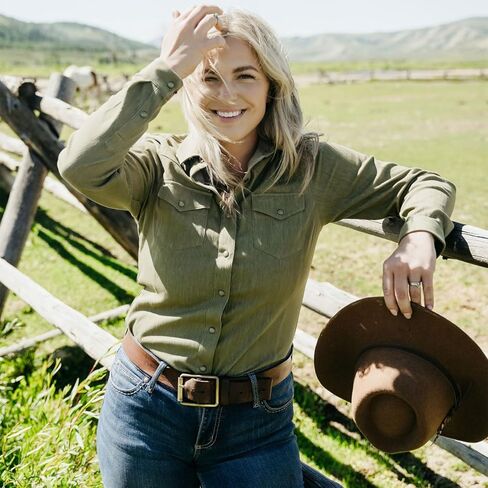 قميص نسائي من Outback Trading Company بأكمام طويلة وأزرار سفلية من Kat للأماكن الخارجية مع جيوب على الصدر وأساور أكمام قابلة للتعديل in Saudi Arabia