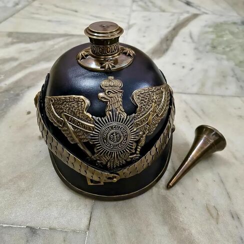 خوذة Pickelhaube الألمانية | خوذة جلدية Pickelhaube الإمبراطورية البروسية | زي ضابط عسكري نحاسي طويل مسنن للرجال | خوذات الحرب العالمية الأولى والحرب العالمية الثانية طبق الأصل لأزياء حفلات إعادة تمثيل LARP in Saudi Arabia