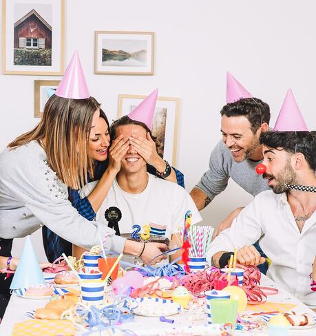 زر عيد ميلاد، دبابيس شريطية لعيد الميلاد من الساتان الأسود للرجال "It's My Birday" شارة شريطية بأزرار للرجال والنساء، ديكورات مثالية للحفلات، ممتعة واحتفالية in Saudi Arabia