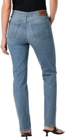 Levi Strauss Signature Gold Womens Totally Shaping Straight Jeans in Saudi Arabia