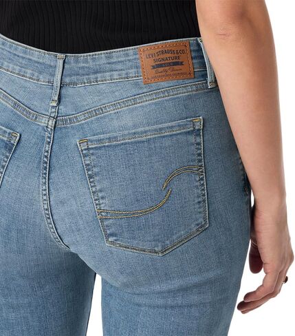 Levi Strauss Signature Gold Womens Totally Shaping Straight Jeans in Saudi Arabia