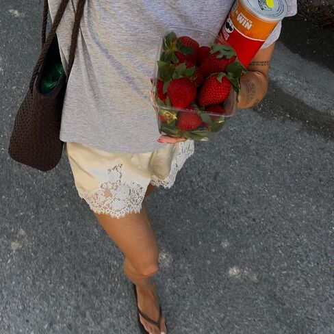 Y2K شورت دانتيل من الساتان للنساء بخصر مطاطي سراويل قصيرة حريرية صغيرة للخروج للخروج زلة Pj in Kuwait