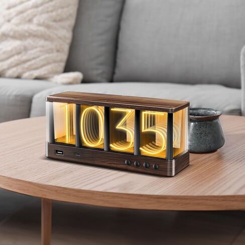 ساعة Swissbrand Vintage Ambient LED، شحن USB-A/USB-C مزدوج، ساعة مكتب/منضدة تعمل بالطاقة USB، خشب محبب، أدوات تحكم على اللوحة in Saudi Arabia