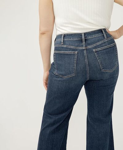 شركة Silver Jeans Co. بنطلون جينز Avery عالي الارتفاع للنساء بمقاس كبير، غسيل متوسط، 12 عرض × 31 طول in Saudi Arabia
