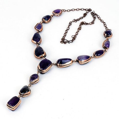 عقد من حجر الجمشت الخام من Tanay Gems & Jewels مع تشطيب نحاسي - مجوهرات أحجار كريمة طبيعية مع سلسلة قابلة للتعديل - تصميم كهربائي مصنوع يدويًا in Saudi Arabia