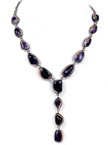 عقد من حجر الجمشت الخام من Tanay Gems & Jewels مع تشطيب نحاسي - مجوهرات أحجار كريمة طبيعية مع سلسلة قابلة للتعديل - تصميم كهربائي مصنوع يدويًا in Saudi Arabia