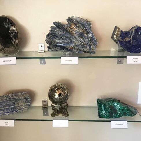 Retainbre 1.25 x 3 Inches 100PC Shelf Label Holder Plastic Wire Shelf Label Holder Price Tag Holder Shelf Tags for Wire Shelving 0.15'' to 0.4'' Wood Glass Shelves Sign Price Tags in Kuwait