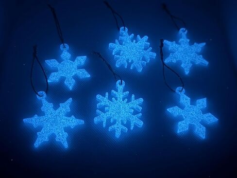 Christmas Gold Snowflake Ornament Glow in The Dark, 6 Gold Snowflakes Add a Touch of Winter Magic to Your Holiday Decorations in Saudi Arabia