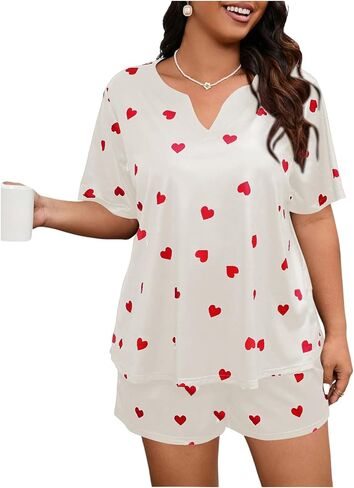 طقم بيجامة نسائي من WDIRARA مكون من قطعتين مقاس كبير ومطبوع على شكل قلب وشورت برقبة على شكل حرف V in Kuwait