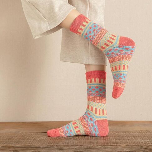 5 أزواج من الجوارب الشتوية للنساء، جوارب سميكة دافئة وناعمة مقاس 2 5-9/9-11 in Kuwait