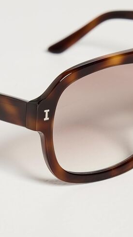 نظارات شمسية ممفيس هافانا للنساء من Illesteva in Kuwait