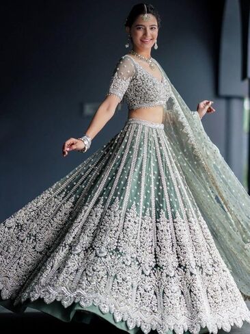 ملابس خطوبة شبكية من الترتر الأخضر الجذاب Lehenga Choli مع Dupatta in Kuwait
