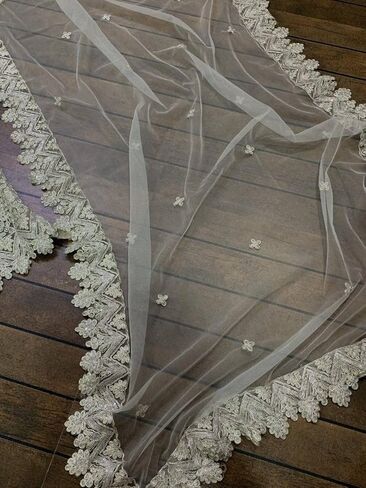 ملابس خطوبة شبكية من الترتر الأخضر الجذاب Lehenga Choli مع Dupatta in Kuwait