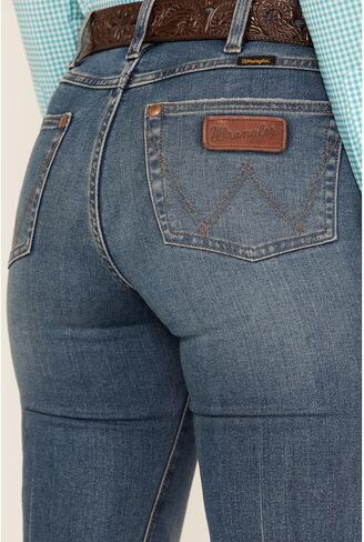 بنطلون جينز شيلبي متوسط ​​الحجم للنساء من Wrangler - 11MPESY 28W x 30L أزرق in Kuwait