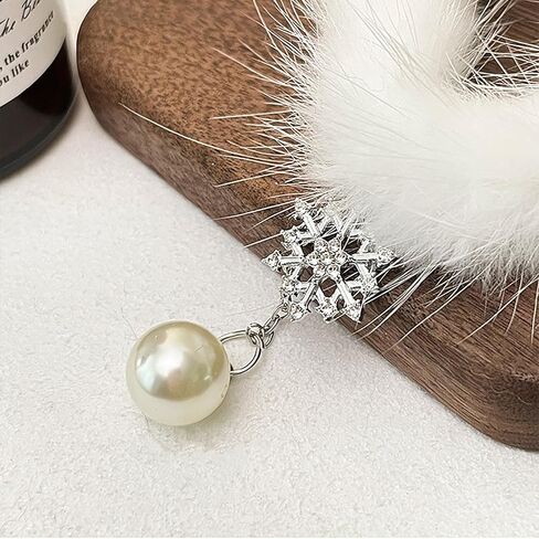 Snowflake Choker Necklace for Women Christmas Necklaces Fluffy Pom Pom Snowflake Pearl Pendant Choker for Women Winter Jewelry Gift in Saudi Arabia
