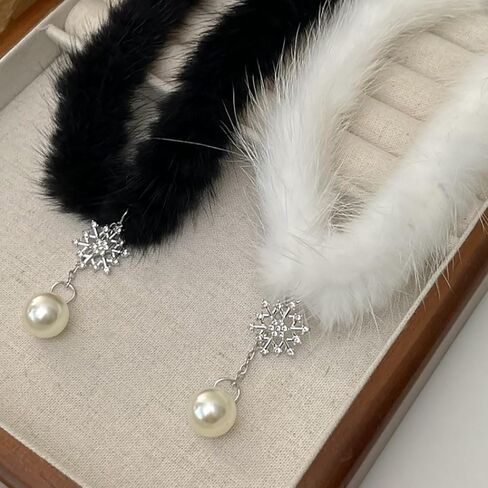 Snowflake Choker Necklace for Women Christmas Necklaces Fluffy Pom Pom Snowflake Pearl Pendant Choker for Women Winter Jewelry Gift in Saudi Arabia