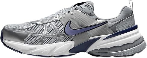 حذاء Nike V2K Run (HJ4497-002، رمادي ذئب/رمادي بارد/أبيض/كحلي منتصف الليل) مقاس 12 in Kuwait