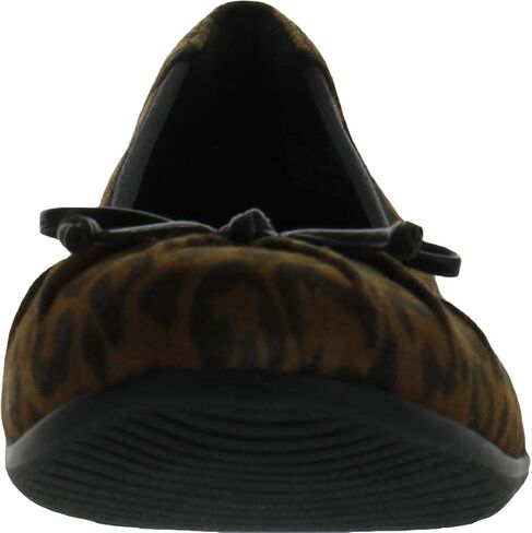 حذاء باليه نسائي من Clarks Sara Aster مصنوع من الجلد السويدي سهل الارتداء بلون أسمر 7.5 متوسط ​​(B,M) in Saudi Arabia