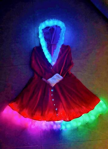 أزياء سانتا كريسماس النسائية باللون الأحمر Mrs.Claus مع إضاءة LED in Kuwait