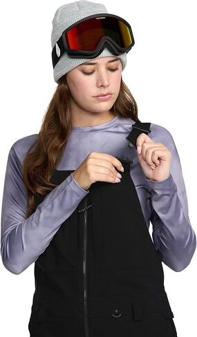 مريلة سويفت على الجليد للسيدات من Volcom - مقاس نحيف قابل للتمدد مقاوم للماء 15 قيراط مع Repreve® in Kuwait