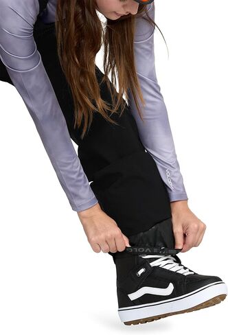 مريلة سويفت على الجليد للسيدات من Volcom - مقاس نحيف قابل للتمدد مقاوم للماء 15 قيراط مع Repreve® in Kuwait