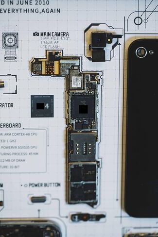 لوحة فنية جدارية مؤطرة لهاتف iPhone 4، شاشة هاتف ذكي مفككة، ديكور فني مصنوع يدويًا، هدية فريدة للرجال ومحبي الأدوات in Kuwait