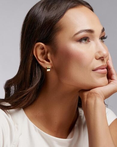 VÓEN Lustre Mini Hoops - 14K Yellow Gold Mini hoop, Sleek and Minimalist Small Gold Earrings with 13.5mm Diameter, Lightweight Everyday Golden Hoops, 7mm Wide Hypoallergenic Earings in Saudi Arabia