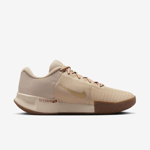 حذاء تنس GP Challenge Pro Premium للسيدات للملاعب الصلبة من Nike (FQ6992-103، سانددريفت/ذهبي معدني/بني متوسط ​​الصمغ/) مقاس 9 in Saudi Arabia