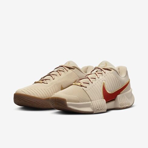 حذاء تنس GP Challenge Pro Premium للسيدات للملاعب الصلبة من Nike (FQ6992-103، سانددريفت/ذهبي معدني/بني متوسط ​​الصمغ/) مقاس 9 in Saudi Arabia
