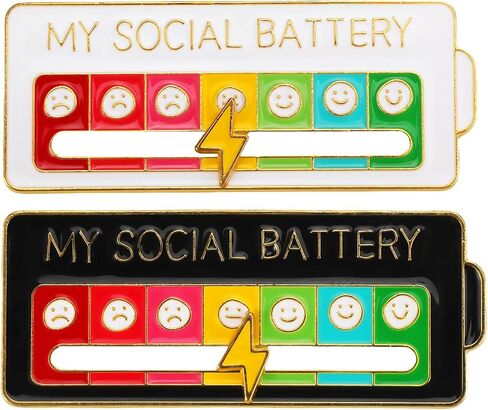 شارة My Social Battery الإبداعية، شارة عاطفية من المينا الممتعة لمدة 7 أيام في الأسبوع، بروش جمالي وظيفي، ملحق مثالي لتخصيص حقائب الظهر أو السترات أو الحقائب أو أي سطح من القماش مع روح الدعابة! in Saudi Arabia