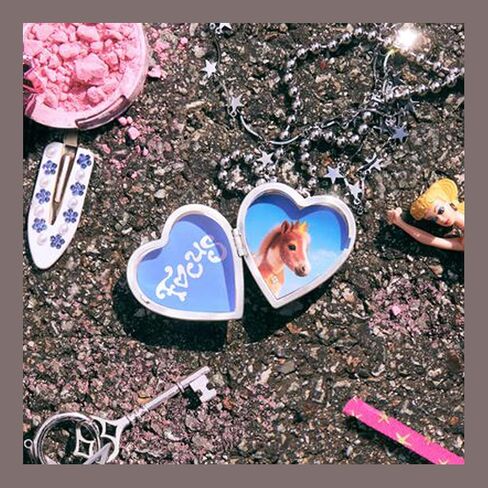 الألبوم المصغر الأول لـ Hearts2Hearts FOCUS (كتاب الصور - إصدار عشوائي) in Kuwait